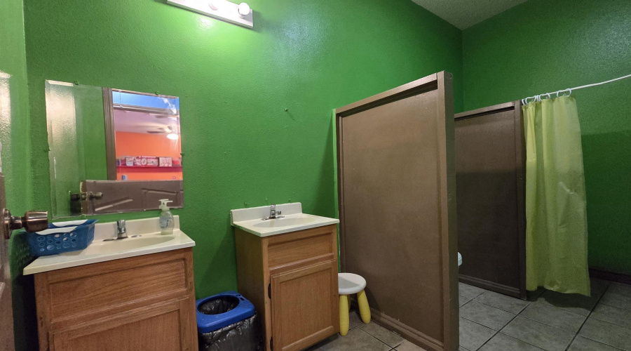 2218 Tilden Ave, Laredo, Texas 78040, 1 Room Rooms,2 BathroomsBathrooms,Commercial retail/office,For Rent,2218 Tilden Ave,20264370