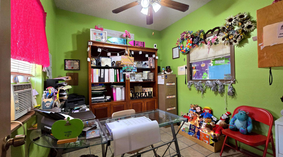 2218 Tilden Ave, Laredo, Texas 78040, 1 Room Rooms,2 BathroomsBathrooms,Commercial retail/office,For Rent,2218 Tilden Ave,20264370