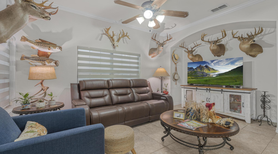 204 Flathead Lake Dr, LAREDO, Texas 78041-1933, 4 Bedrooms Bedrooms, 9 Rooms Rooms,4 BathroomsBathrooms,Residential,For Sale,204 Flathead Lake Dr,20264373