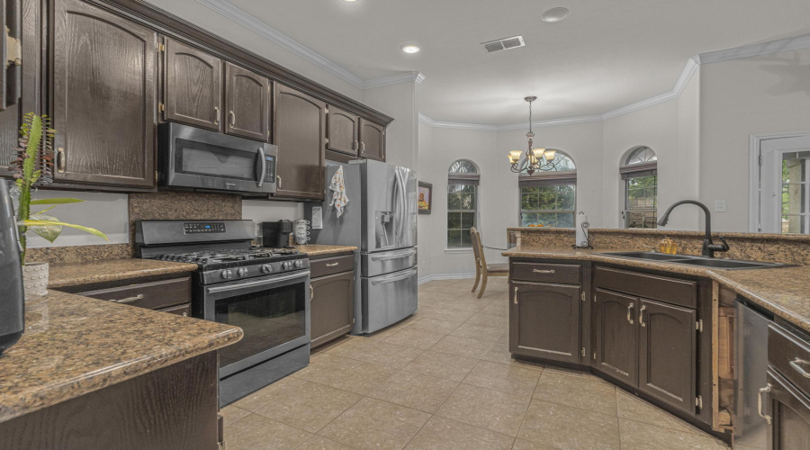 204 Flathead Lake Dr, LAREDO, Texas 78041-1933, 4 Bedrooms Bedrooms, 9 Rooms Rooms,4 BathroomsBathrooms,Residential,For Sale,204 Flathead Lake Dr,20264373