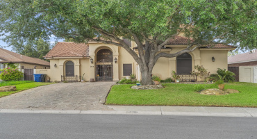204 Flathead Lake Dr, LAREDO, Texas 78041-1933, 4 Bedrooms Bedrooms, 9 Rooms Rooms,4 BathroomsBathrooms,Residential,For Sale,204 Flathead Lake Dr,20264373