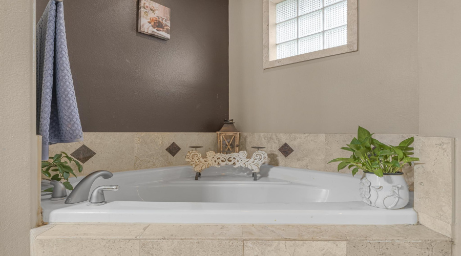 204 Flathead Lake Dr, LAREDO, Texas 78041-1933, 4 Bedrooms Bedrooms, 9 Rooms Rooms,4 BathroomsBathrooms,Residential,For Sale,204 Flathead Lake Dr,20264373