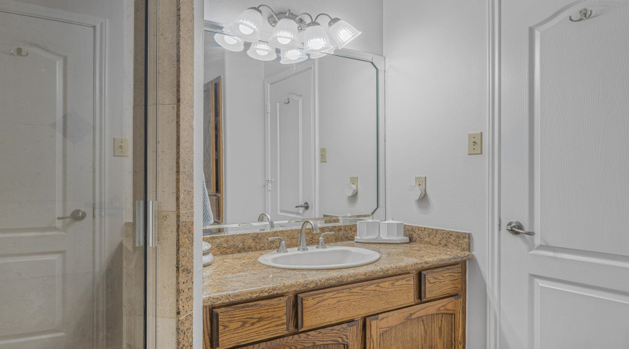 204 Flathead Lake Dr, LAREDO, Texas 78041-1933, 4 Bedrooms Bedrooms, 9 Rooms Rooms,4 BathroomsBathrooms,Residential,For Sale,204 Flathead Lake Dr,20264373
