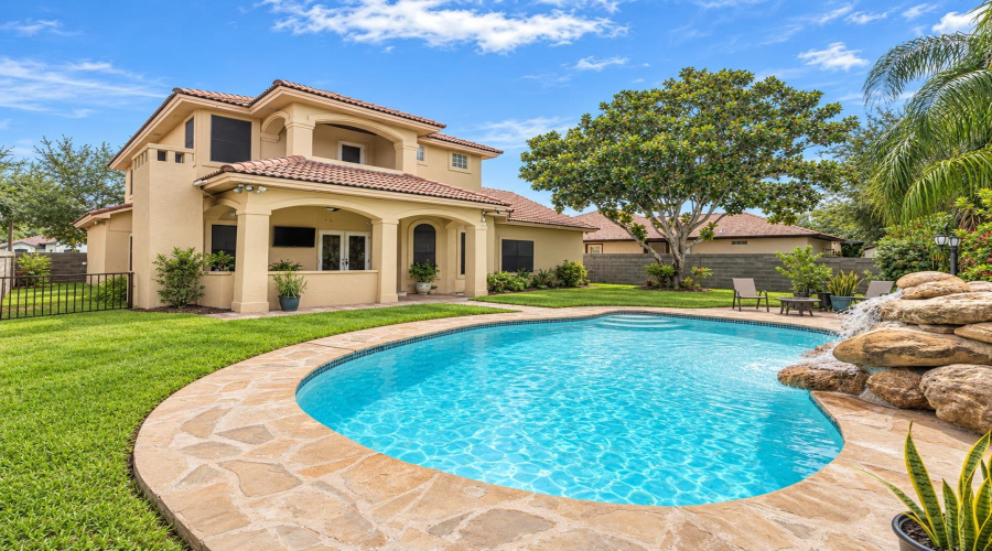 204 Flathead Lake Dr, LAREDO, Texas 78041-1933, 4 Bedrooms Bedrooms, 9 Rooms Rooms,4 BathroomsBathrooms,Residential,For Sale,204 Flathead Lake Dr,20264373