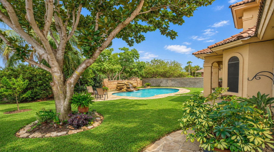 204 Flathead Lake Dr, LAREDO, Texas 78041-1933, 4 Bedrooms Bedrooms, 9 Rooms Rooms,4 BathroomsBathrooms,Residential,For Sale,204 Flathead Lake Dr,20264373
