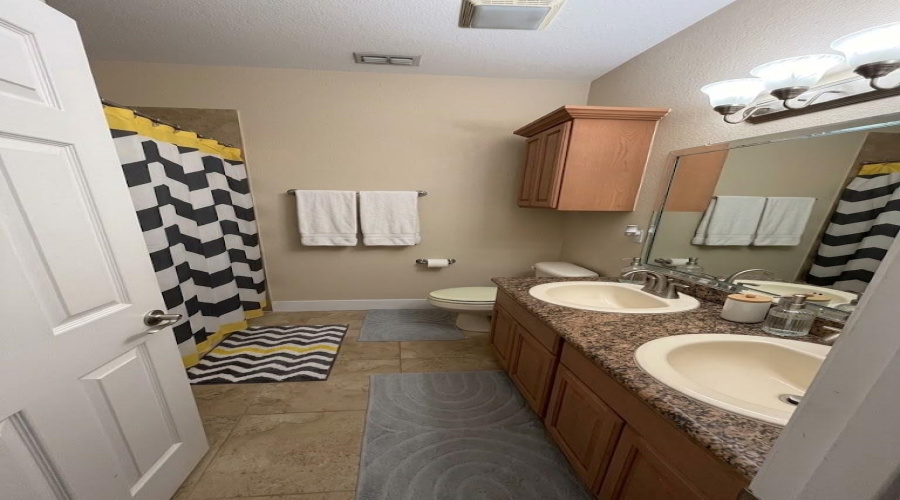 305 Michoacan Loop, Laredo, Texas 78045, 5 Bedrooms Bedrooms, 8 Rooms Rooms,4 BathroomsBathrooms,Residential,For Sale,305 Michoacan Loop,20264374