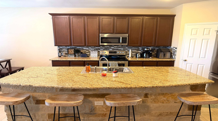 119 Date Palm Dr., Laredo, Texas 78045, 4 Bedrooms Bedrooms, 10 Rooms Rooms,2 BathroomsBathrooms,Residential,For Sale,119 Date Palm Dr.,20264376