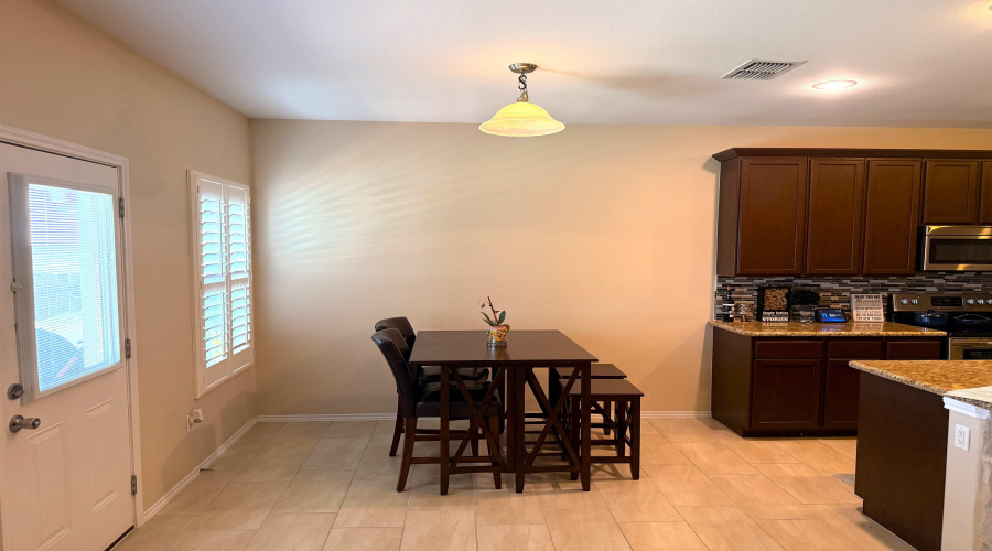 119 Date Palm Dr., Laredo, Texas 78045, 4 Bedrooms Bedrooms, 10 Rooms Rooms,2 BathroomsBathrooms,Residential,For Sale,119 Date Palm Dr.,20264376