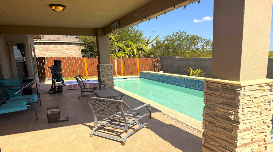 119 Date Palm Dr., Laredo, Texas 78045, 4 Bedrooms Bedrooms, 10 Rooms Rooms,2 BathroomsBathrooms,Residential,For Sale,119 Date Palm Dr.,20264376