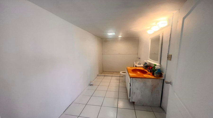 1817 1/2 Lincoln St, Laredo, Texas 78040, 3 Bedrooms Bedrooms, 5 Rooms Rooms,2 BathroomsBathrooms,Residential,For Rent,1817 1/2 Lincoln St,20264377
