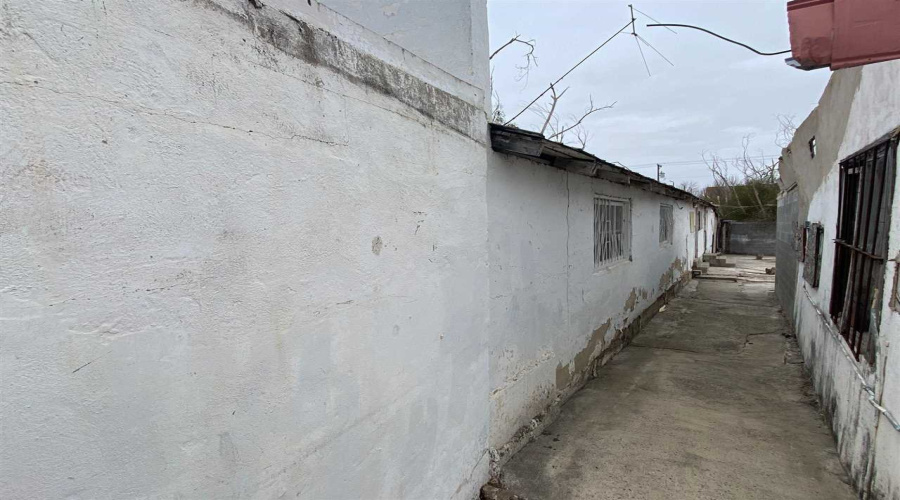 1817 1/2 Lincoln St, Laredo, Texas 78040, 3 Bedrooms Bedrooms, 5 Rooms Rooms,2 BathroomsBathrooms,Residential,For Rent,1817 1/2 Lincoln St,20264377
