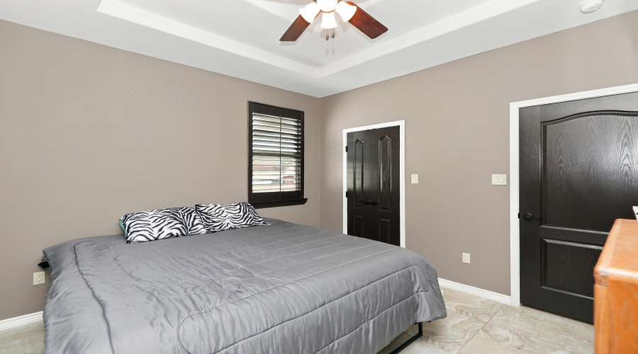 7605 Patricia Highsmith Dr, Laredo, Texas 78041, 4 Bedrooms Bedrooms, 7 Rooms Rooms,3 BathroomsBathrooms,Residential,For Sale,7605 Patricia Highsmith Dr,20264379
