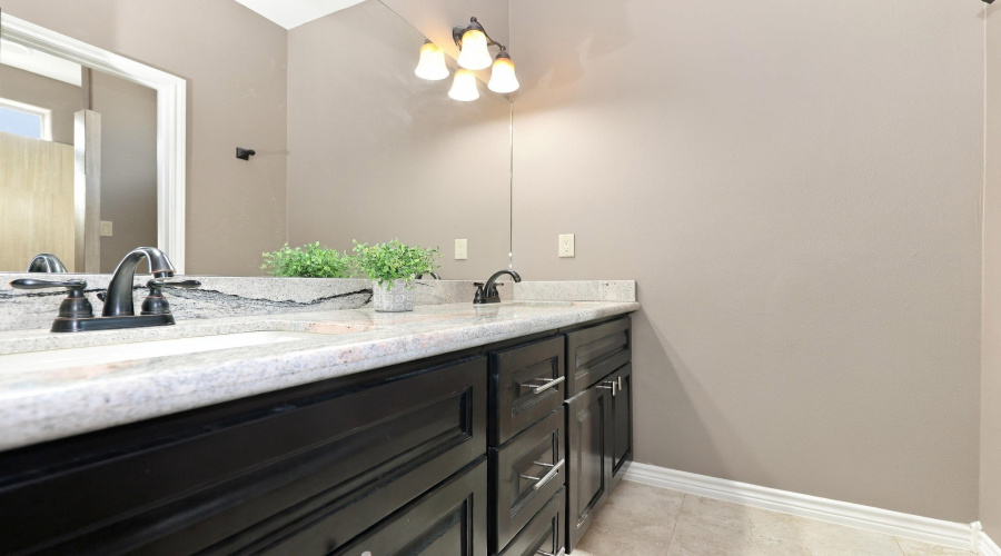 7605 Patricia Highsmith Dr, Laredo, Texas 78041, 4 Bedrooms Bedrooms, 7 Rooms Rooms,3 BathroomsBathrooms,Residential,For Sale,7605 Patricia Highsmith Dr,20264379