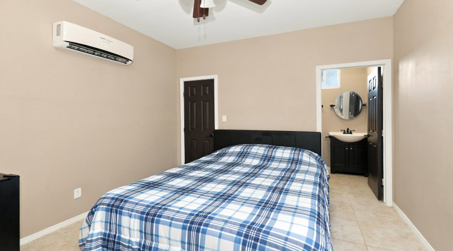 7605 Patricia Highsmith Dr, Laredo, Texas 78041, 4 Bedrooms Bedrooms, 7 Rooms Rooms,3 BathroomsBathrooms,Residential,For Sale,7605 Patricia Highsmith Dr,20264379