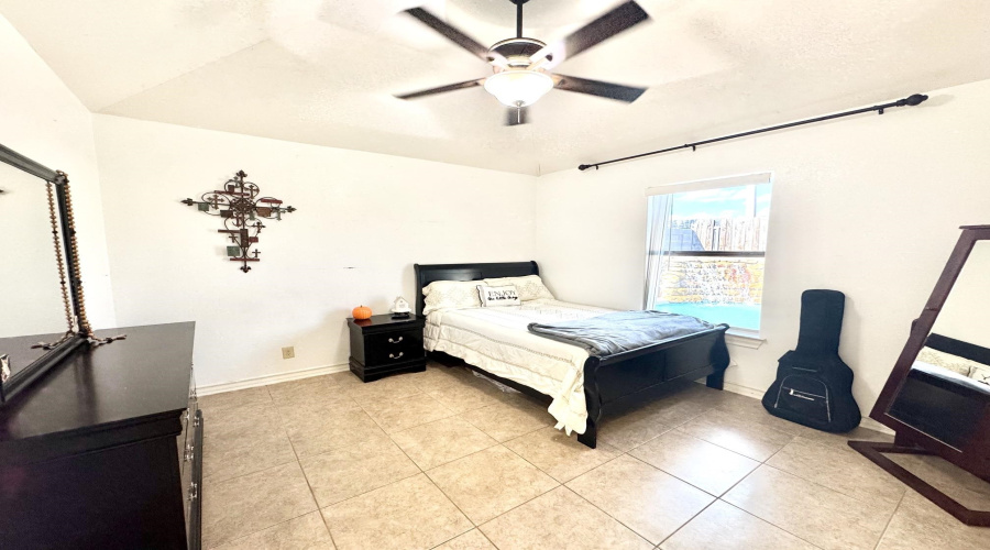 1103 Huber St, Laredo, Texas 78045, 3 Bedrooms Bedrooms, 6 Rooms Rooms,2 BathroomsBathrooms,Residential,For Sale,1103 Huber St,20264380