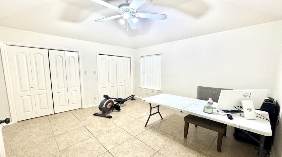 1103 Huber St, Laredo, Texas 78045, 3 Bedrooms Bedrooms, 6 Rooms Rooms,2 BathroomsBathrooms,Residential,For Sale,1103 Huber St,20264380