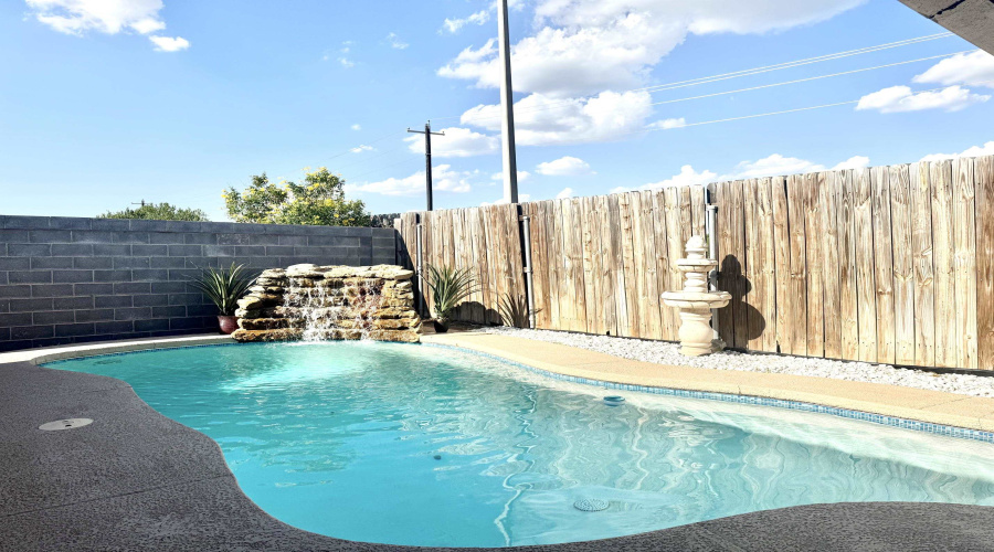 1103 Huber St, Laredo, Texas 78045, 3 Bedrooms Bedrooms, 6 Rooms Rooms,2 BathroomsBathrooms,Residential,For Sale,1103 Huber St,20264380