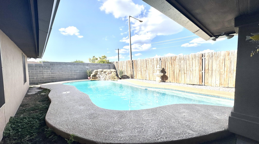 1103 Huber St, Laredo, Texas 78045, 3 Bedrooms Bedrooms, 6 Rooms Rooms,2 BathroomsBathrooms,Residential,For Sale,1103 Huber St,20264380