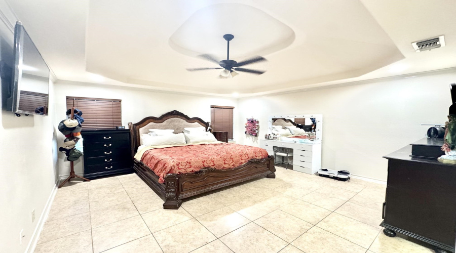 1103 Huber St, Laredo, Texas 78045, 3 Bedrooms Bedrooms, 6 Rooms Rooms,2 BathroomsBathrooms,Residential,For Sale,1103 Huber St,20264380