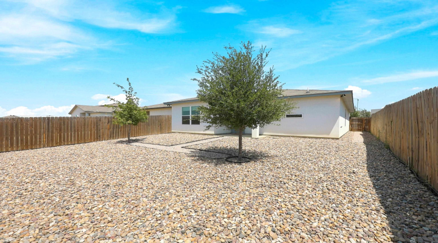 3616 Guaymas Ave, Laredo, Texas 78046, 3 Bedrooms Bedrooms, 5 Rooms Rooms,2 BathroomsBathrooms,Residential,For Sale,3616 Guaymas Ave,20264381