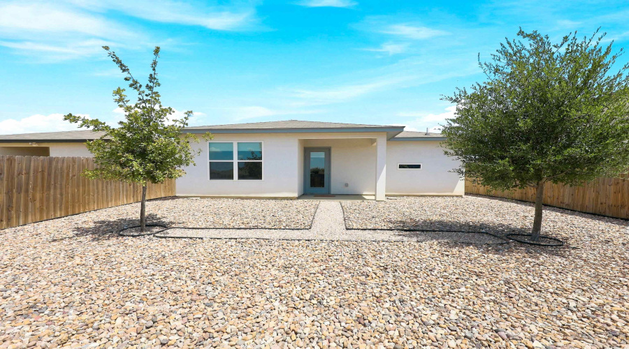 3616 Guaymas Ave, Laredo, Texas 78046, 3 Bedrooms Bedrooms, 5 Rooms Rooms,2 BathroomsBathrooms,Residential,For Sale,3616 Guaymas Ave,20264381