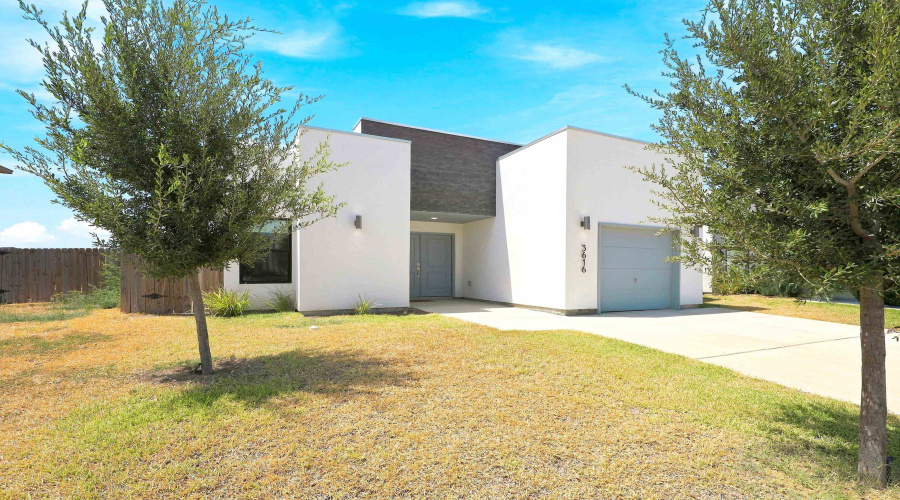 3616 Guaymas Ave, Laredo, Texas 78046, 3 Bedrooms Bedrooms, 5 Rooms Rooms,2 BathroomsBathrooms,Residential,For Sale,3616 Guaymas Ave,20264381