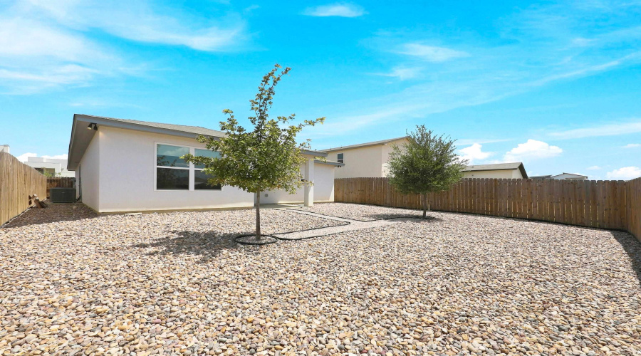 3616 Guaymas Ave, Laredo, Texas 78046, 3 Bedrooms Bedrooms, 5 Rooms Rooms,2 BathroomsBathrooms,Residential,For Sale,3616 Guaymas Ave,20264381