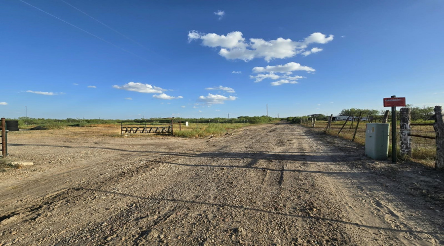155 RANCH ROAD Las Lomas I, Laredo, Texas 78043, 2 Bedrooms Bedrooms, 4 Rooms Rooms,2 BathroomsBathrooms,Residential,For Sale,155 RANCH ROAD Las Lomas I,20264384