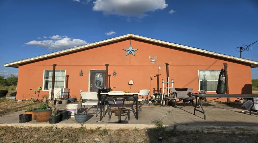 155 RANCH ROAD Las Lomas I, Laredo, Texas 78043, 2 Bedrooms Bedrooms, 4 Rooms Rooms,2 BathroomsBathrooms,Residential,For Sale,155 RANCH ROAD Las Lomas I,20264384
