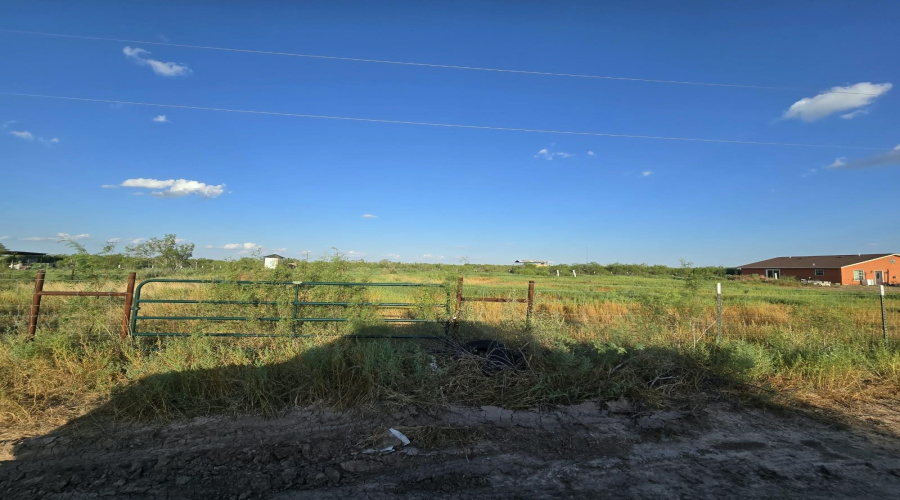 155 RANCH ROAD Las Lomas I, Laredo, Texas 78043, 2 Bedrooms Bedrooms, 4 Rooms Rooms,2 BathroomsBathrooms,Residential,For Sale,155 RANCH ROAD Las Lomas I,20264384