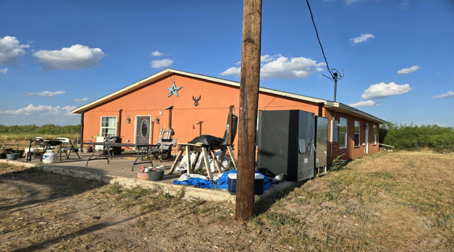 155 RANCH ROAD Las Lomas I, Laredo, Texas 78043, 2 Bedrooms Bedrooms, 4 Rooms Rooms,2 BathroomsBathrooms,Residential,For Sale,155 RANCH ROAD Las Lomas I,20264384