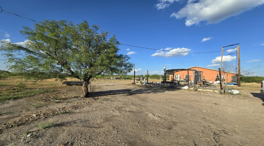 155 RANCH ROAD Las Lomas I, Laredo, Texas 78043, 2 Bedrooms Bedrooms, 4 Rooms Rooms,2 BathroomsBathrooms,Residential,For Sale,155 RANCH ROAD Las Lomas I,20264384