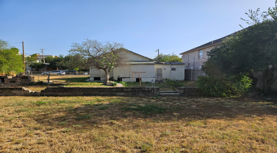 714 Guerrero St, Laredo, Texas 78040, 2 Bedrooms Bedrooms, 6 Rooms Rooms,2 BathroomsBathrooms,Residential,For Sale,714 Guerrero St,20264385