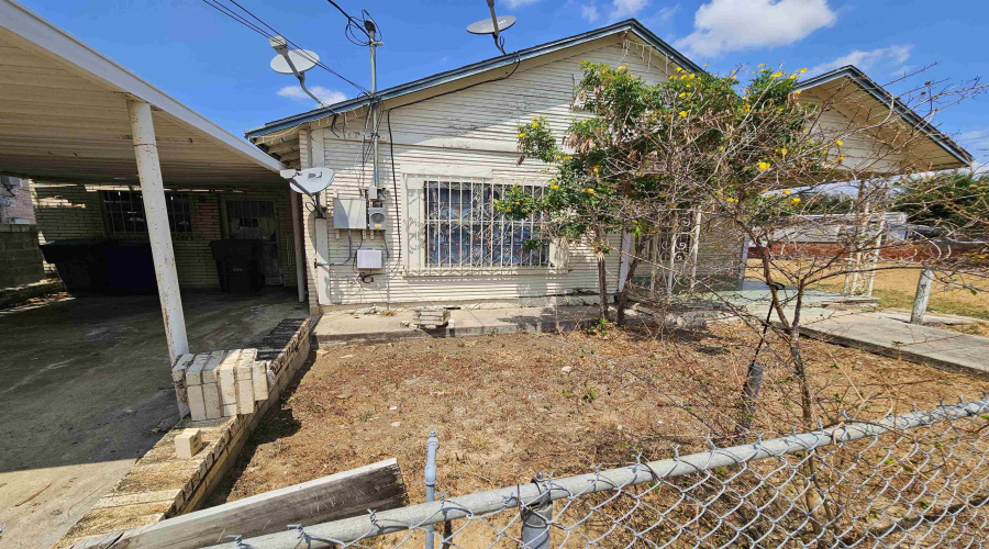 714 Guerrero St, Laredo, Texas 78040, 3 Bedrooms Bedrooms, 5 Rooms Rooms,1 BathroomBathrooms,Residential,For Sale,714 Guerrero St,20264385