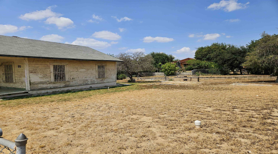 714 Guerrero St, Laredo, Texas 78040, 3 Bedrooms Bedrooms, 5 Rooms Rooms,1 BathroomBathrooms,Residential,For Sale,714 Guerrero St,20264385