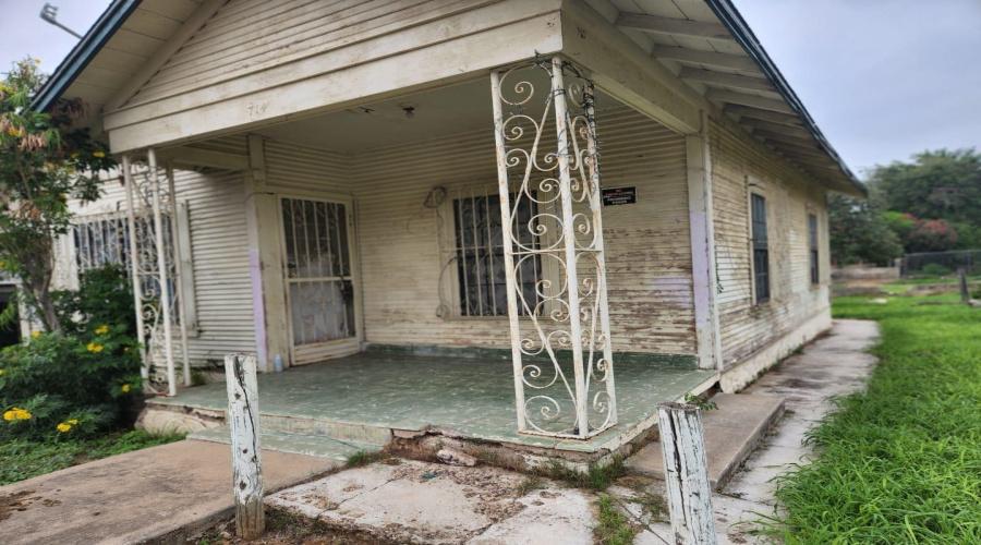 714 Guerrero St, Laredo, Texas 78040, 3 Bedrooms Bedrooms, 5 Rooms Rooms,1 BathroomBathrooms,Residential,For Sale,714 Guerrero St,20264385