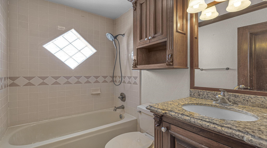 237 Corral Dr, Laredo, Texas 78045, 3 Bedrooms Bedrooms, 4 Rooms Rooms,2 BathroomsBathrooms,Residential,For Sale,237 Corral Dr,20264386