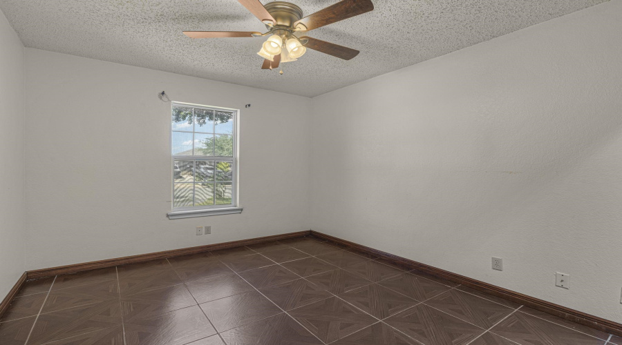 237 Corral Dr, Laredo, Texas 78045, 3 Bedrooms Bedrooms, 4 Rooms Rooms,2 BathroomsBathrooms,Residential,For Sale,237 Corral Dr,20264386