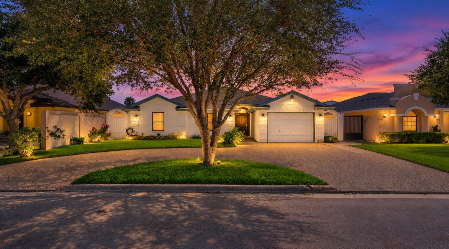 237 Corral Dr, Laredo, Texas 78045, 3 Bedrooms Bedrooms, 4 Rooms Rooms,2 BathroomsBathrooms,Residential,For Sale,237 Corral Dr,20264386