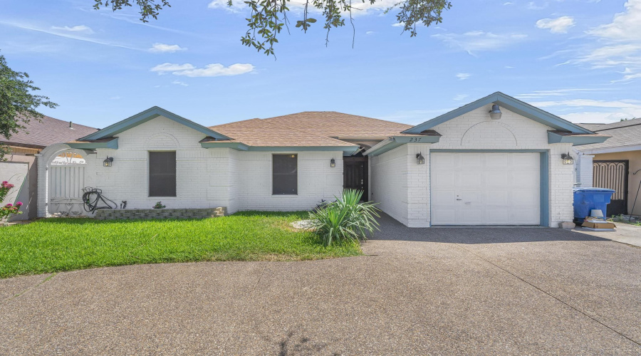 237 Corral Dr, Laredo, Texas 78045, 3 Bedrooms Bedrooms, 4 Rooms Rooms,2 BathroomsBathrooms,Residential,For Sale,237 Corral Dr,20264386
