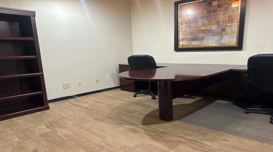 414 Shiloh Dr, Laredo, Texas 78045, 6 Rooms Rooms,1 BathroomBathrooms,Commercial retail/office,For Rent,414 Shiloh Dr,20264392