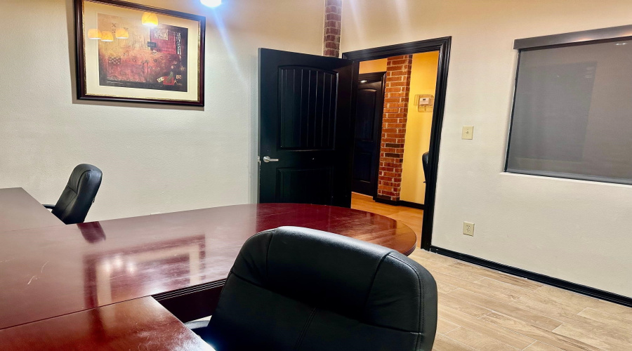 414 Shiloh Dr, Laredo, Texas 78045, 6 Rooms Rooms,1 BathroomBathrooms,Commercial retail/office,For Rent,414 Shiloh Dr,20264392