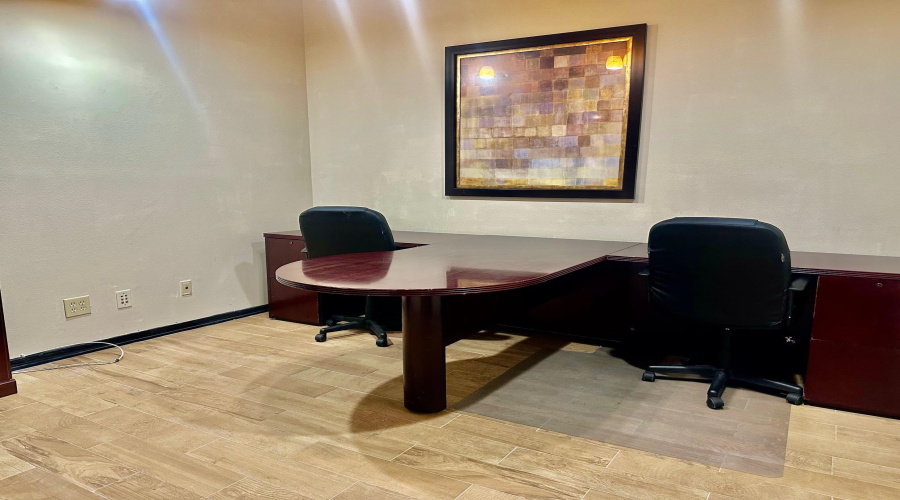414 Shiloh Dr, Laredo, Texas 78045, 6 Rooms Rooms,1 BathroomBathrooms,Commercial retail/office,For Rent,414 Shiloh Dr,20264392