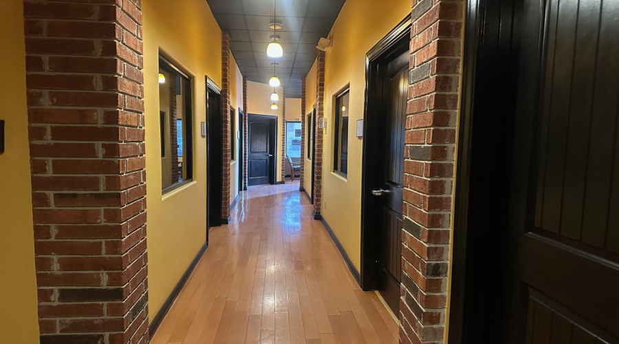 414 Shiloh Dr, Laredo, Texas 78045, 6 Rooms Rooms,1 BathroomBathrooms,Commercial retail/office,For Rent,414 Shiloh Dr,20264392