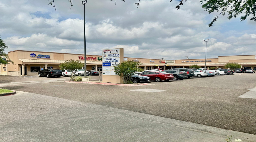 414 Shiloh Dr, Laredo, Texas 78045, 6 Rooms Rooms,1 BathroomBathrooms,Commercial retail/office,For Rent,414 Shiloh Dr,20264392