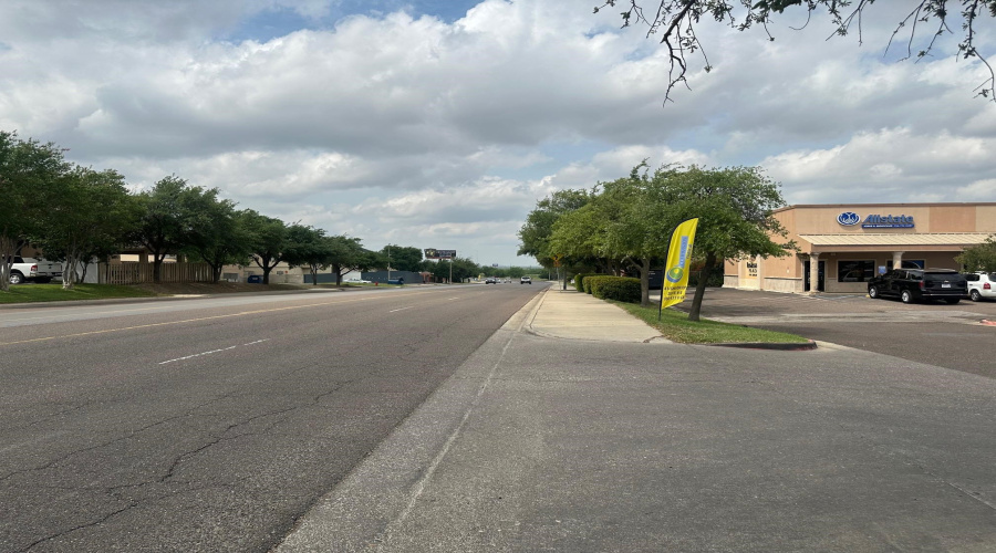 414 Shiloh Dr, Laredo, Texas 78045, 6 Rooms Rooms,1 BathroomBathrooms,Commercial retail/office,For Rent,414 Shiloh Dr,20264392