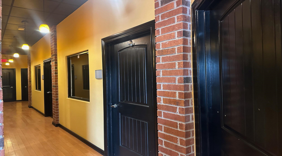 414 Shiloh Dr, Laredo, Texas 78045, 6 Rooms Rooms,1 BathroomBathrooms,Commercial retail/office,For Rent,414 Shiloh Dr,20264392