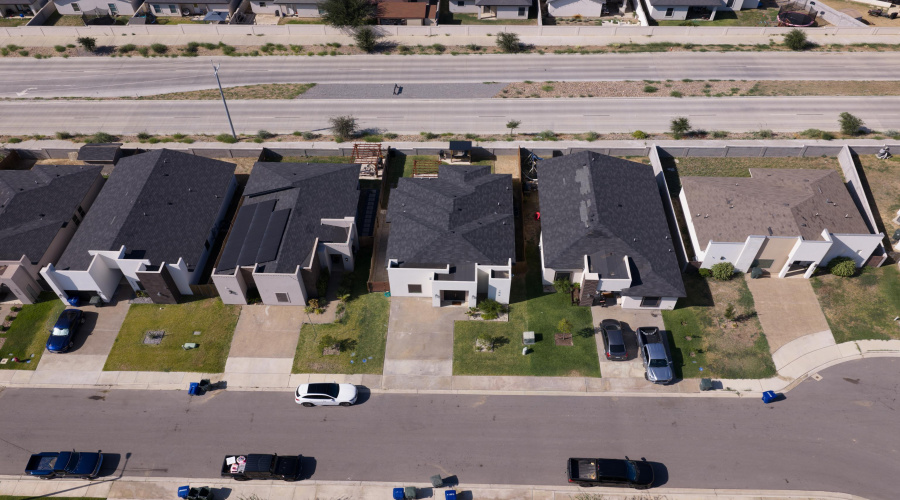 1616 Jerez Lp., Laredo, Texas 78046, 3 Bedrooms Bedrooms, 5 Rooms Rooms,2 BathroomsBathrooms,Residential,For Sale,1616 Jerez Lp.,20264388
