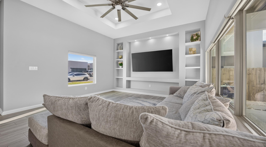 1616 Jerez Lp., Laredo, Texas 78046, 3 Bedrooms Bedrooms, 5 Rooms Rooms,2 BathroomsBathrooms,Residential,For Sale,1616 Jerez Lp.,20264388