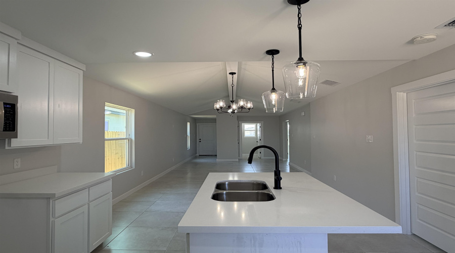 1628 Materia Dr., Laredo, Texas 78046, 3 Bedrooms Bedrooms, 6 Rooms Rooms,2 BathroomsBathrooms,Residential,For Sale,1628 Materia Dr.,20264390